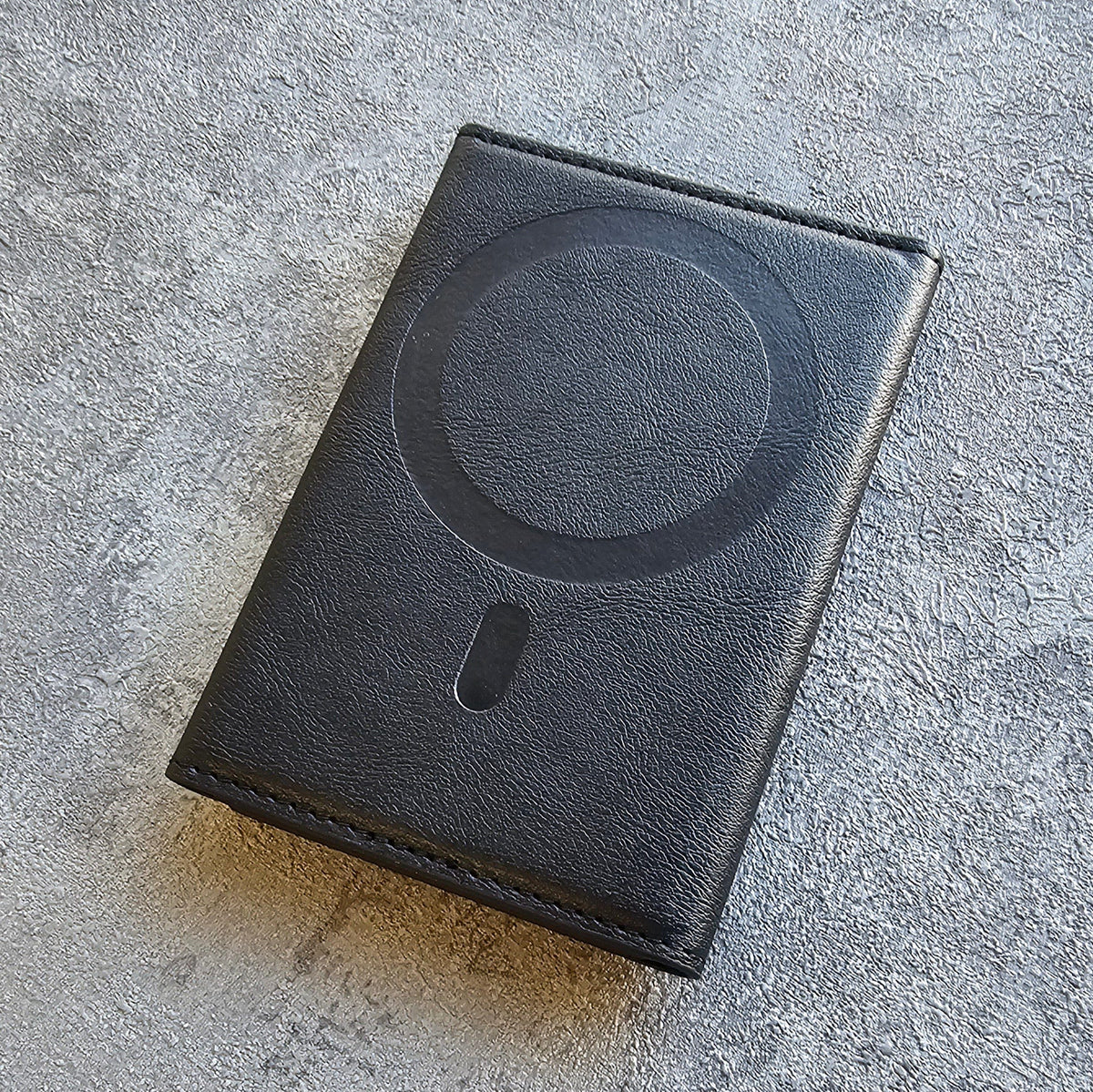 Slim Tri-Fold MagSafe Leather Wallet With Stand